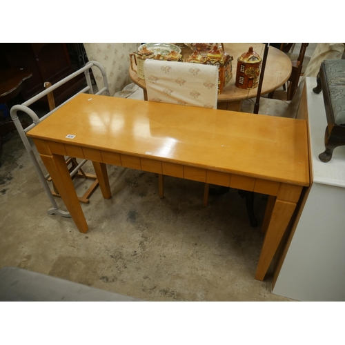 625 - SIDE TABLE