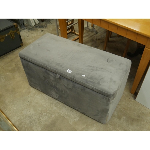 626 - BLANKET BOX / TABLE