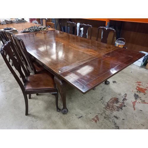 637 - MAHOGANY DINING TABLE & 6 CHAIRS