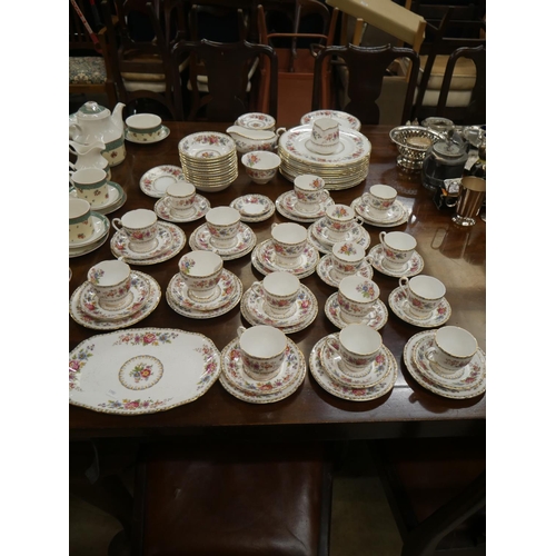 640 - LARGE ROYAL GRAFTON MALVERN TEA & DINNERWARE