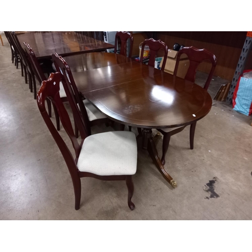 642 - MAHOGANY DINING TABLE & 6 CHAIRS