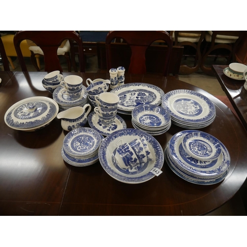 643 - BLUE & WHITE DINNERWARE