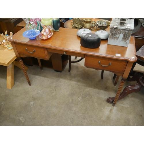 669 - MAHOGANY SIDE TABLE