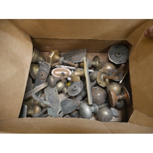 712 - BOX OF VINTAGE DOOR HANDLES