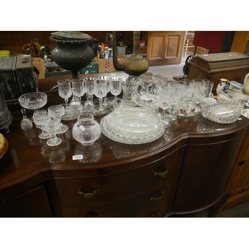 752 - LOT OF GLASSWARE