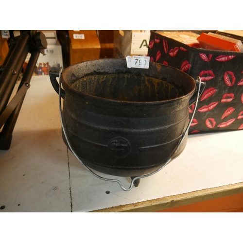 790 - BLACK POT