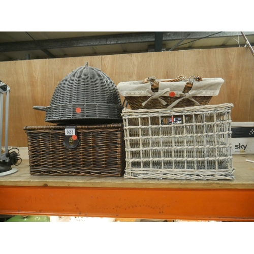 823 - LOT OF BASKETS