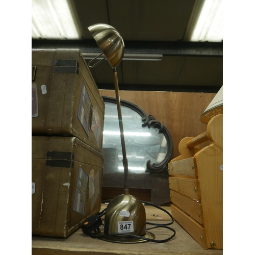 847 - DESK LAMP