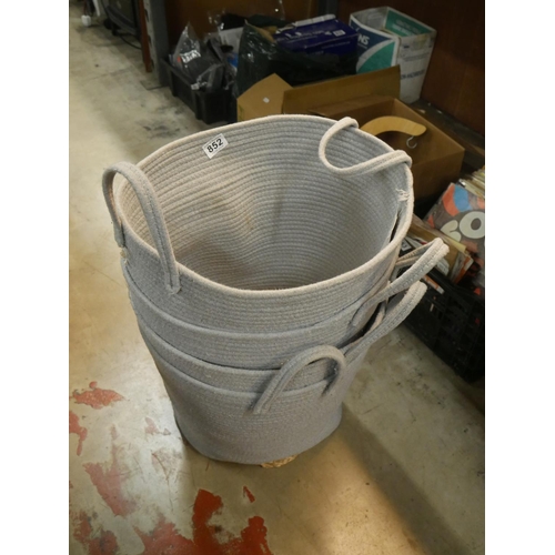 852 - LAUNDRY BASKETS