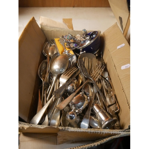 857 - BOX OF CUTLERY