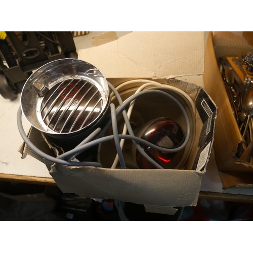 858 - 2 HEAT LAMPS