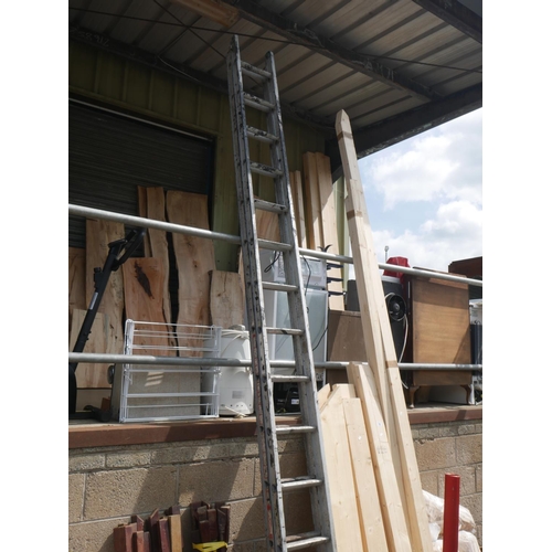 93 - EXTENSION LADDER