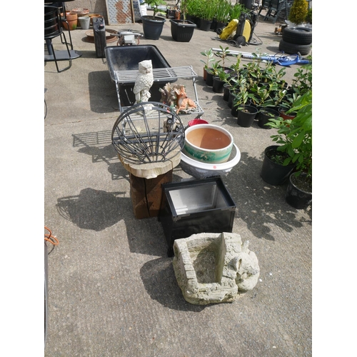 98 - LOT OF GARDEN ITEMS