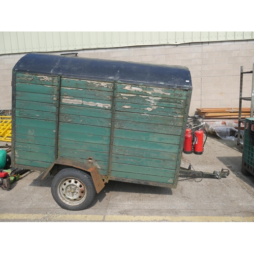 33 - SMALL LIVESTOCK TRAILER