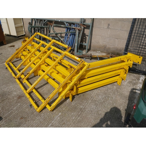 38 - LOT OF LEAN-TO BRACKETS & 2 GATES