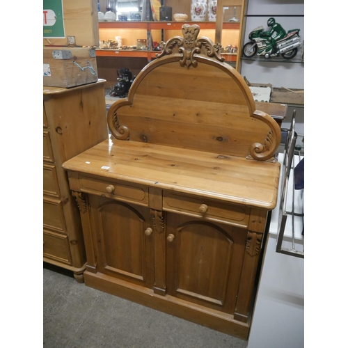 722 - PINE SIDEBOARD