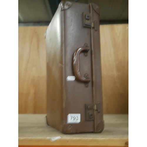 793 - VINTAGE LEATHER CASE