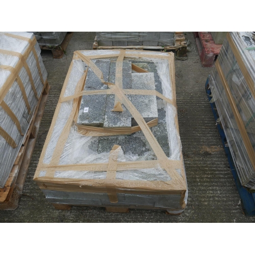 13 - PALLET OF GRANITE KERBS