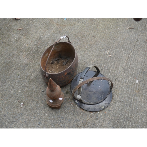 177 - OLD GRIDDLE PAN, BLACK POT & FINIAL