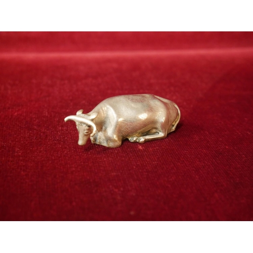 376 - SMALL GEORGIAN SILVER SNUFF BOX IN THE SHAPE OF A COW