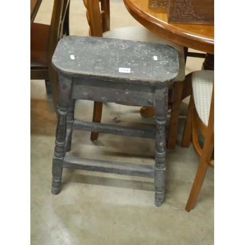 714 - VINTAGE STOOL