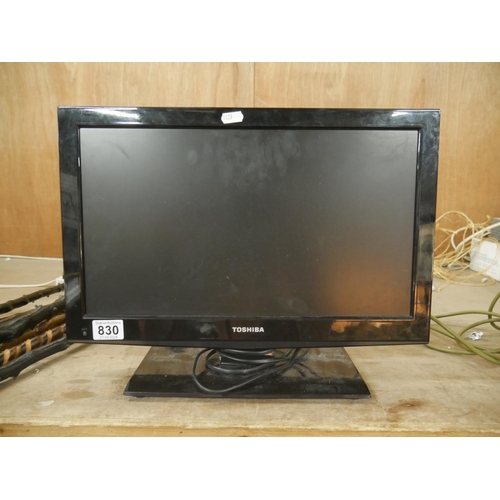 830 - SMALL TV - NO REMOTE