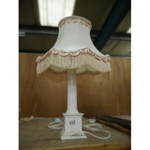 832 - TABLE LAMP