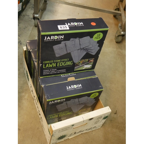 835 - BOX OF LAWN EDGING