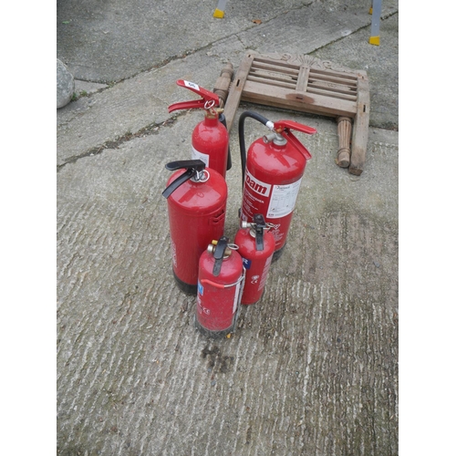 90 - LOT OF FIRE EXTINGUISHERS