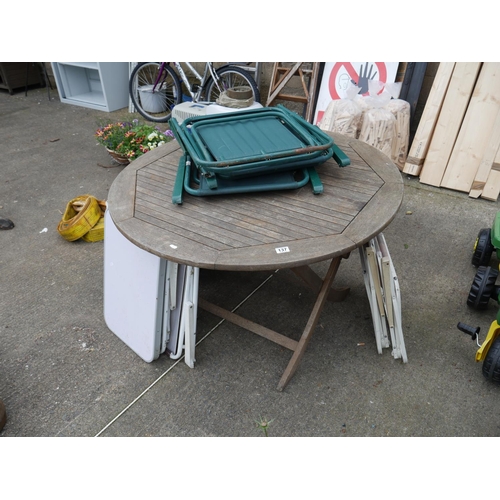 137 - GARDEN TABLE & FOLDING CHAIRS