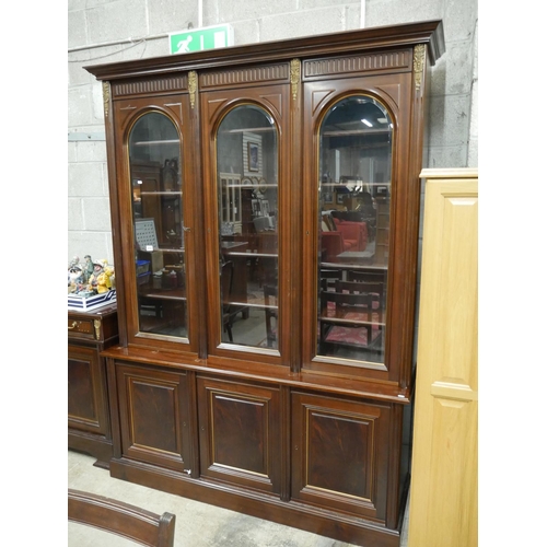 450 - 3 DOOR BRASS MOUNTED BOOKCASE TO MATCH PREVIOUS LOT