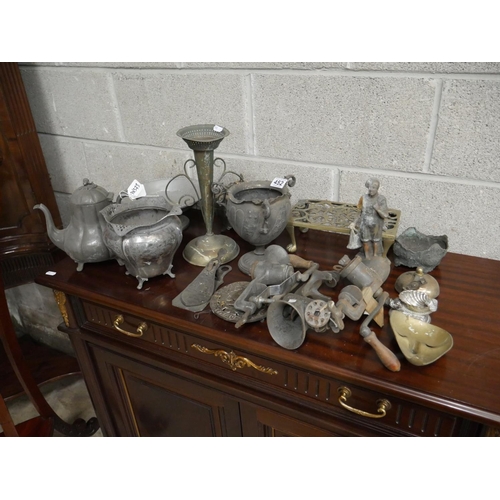 452 - LOT OF VINTAGE ITEMS