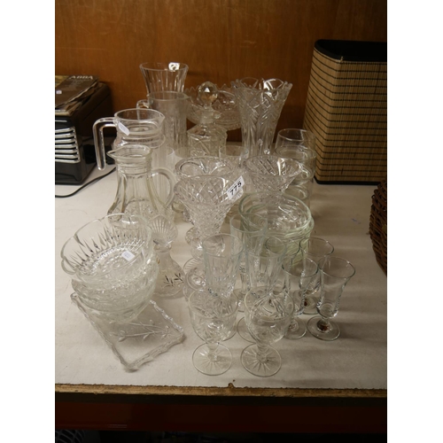 775 - LOT OF CRYSTAL & GLASSWARE