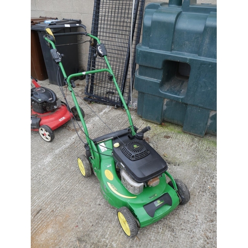 25 - JOHN DEERE PETROL LAWNMOWER - NEEDS SERVICED