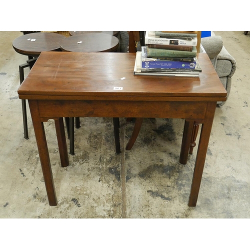 561 - GEORGIAN MAHOGANY TURNOVER LEAF TEA TABLE