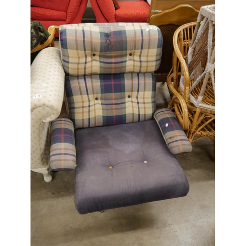 592 - ARMCHAIR