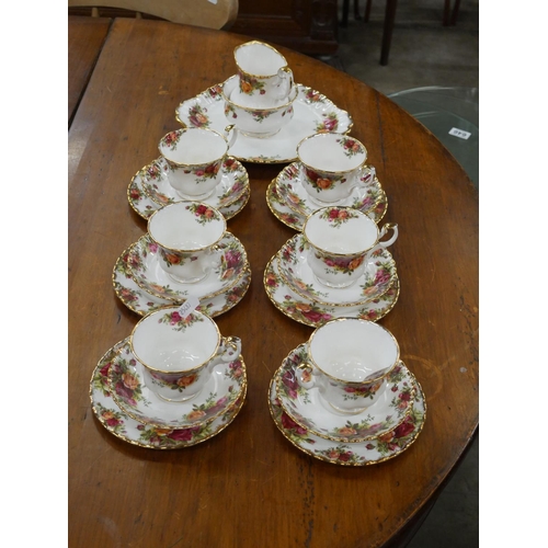 636 - OLD COUNTRY ROSE TEA SET