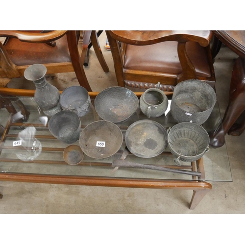 650 - TABLE LOT