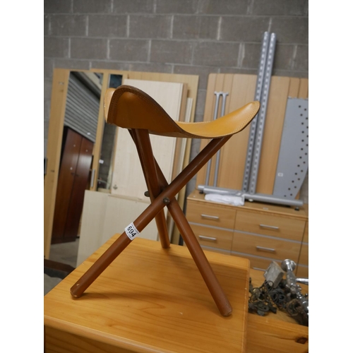 694 - SADDLE STOOL