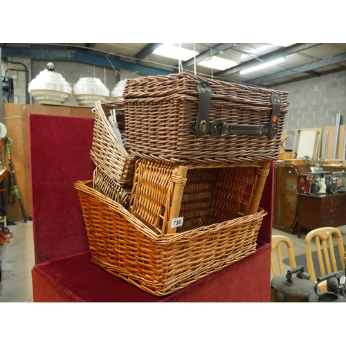 736 - LOT OF BASKETS