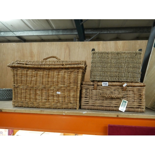 795 - LOT OF BASKETS