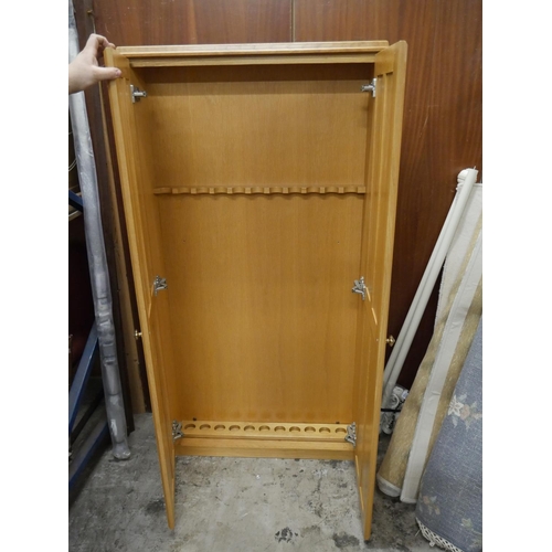 823 - SNOOKER CUE STORAGE CABINET