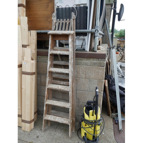 96 - 2 SETS OF WOODEN STEPS