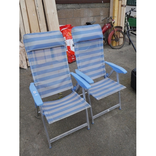 131 - 2 SUN LOUNGERS