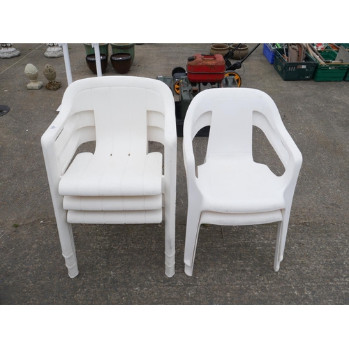 137 - 5 PLASTIC CHAIRS