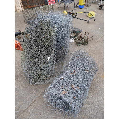 173 - LOT OF CHAIN LINK WIRE