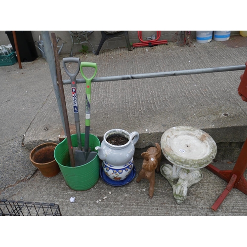 194 - LOT OF GARDEN ITEMS