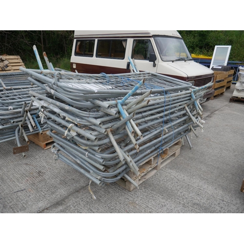 3 - PALLET OF CROWD BARRIERS