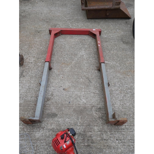 42 - FERGUSON ROLL BAR