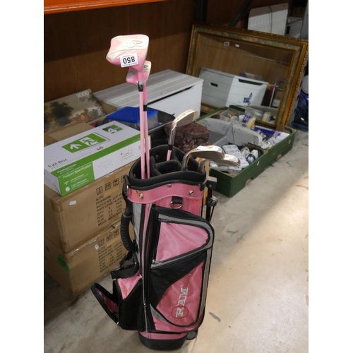 850 - CHILDS GOLF CLUBS